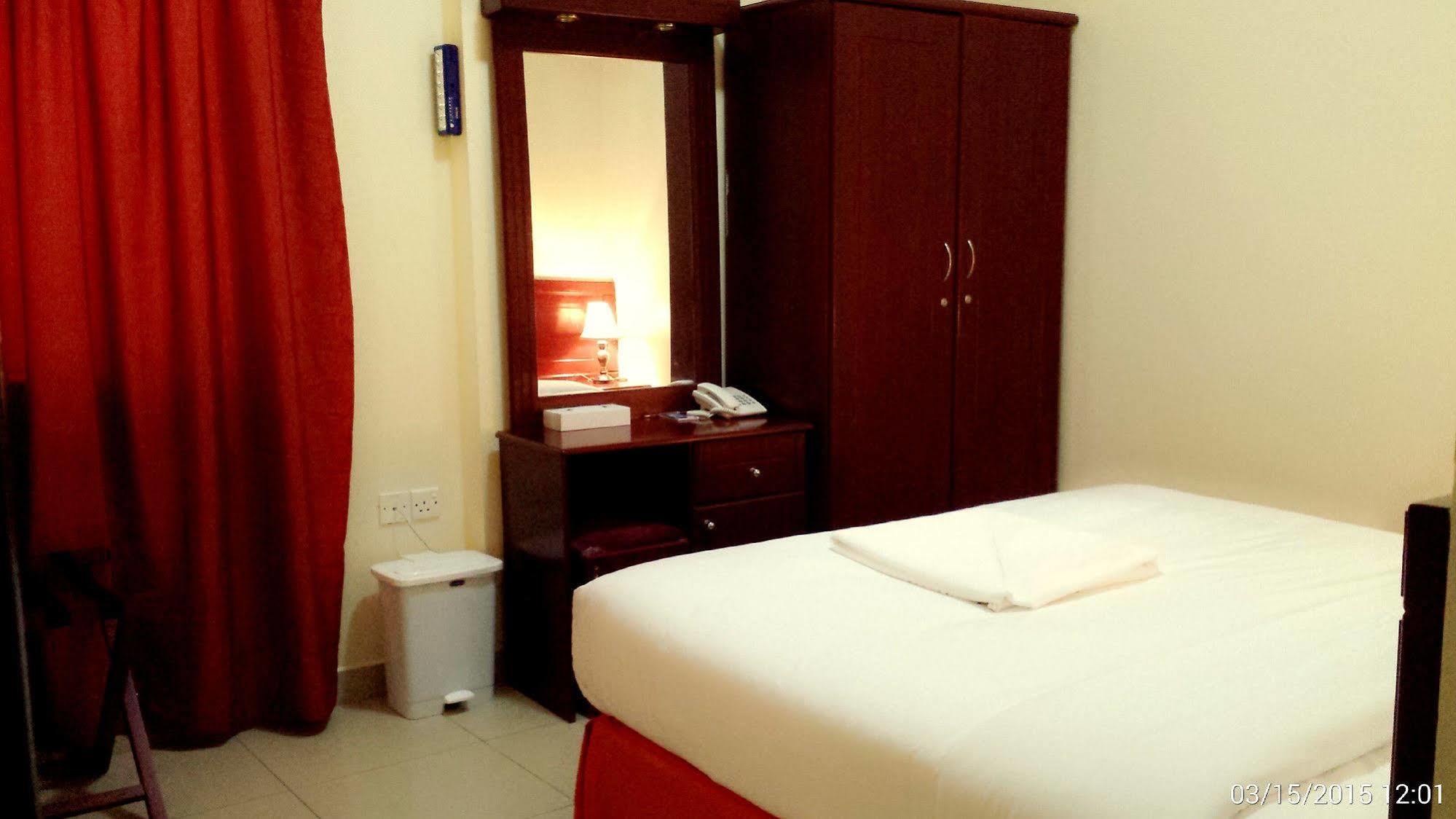Al Reem Hotel Apartments Sharjah Exteriör bild
